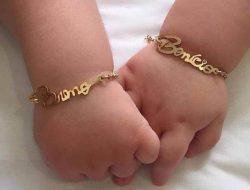Bahaya yang Mengintai Di Balik Pemakaian Perhiasan Emas Pada Bayi