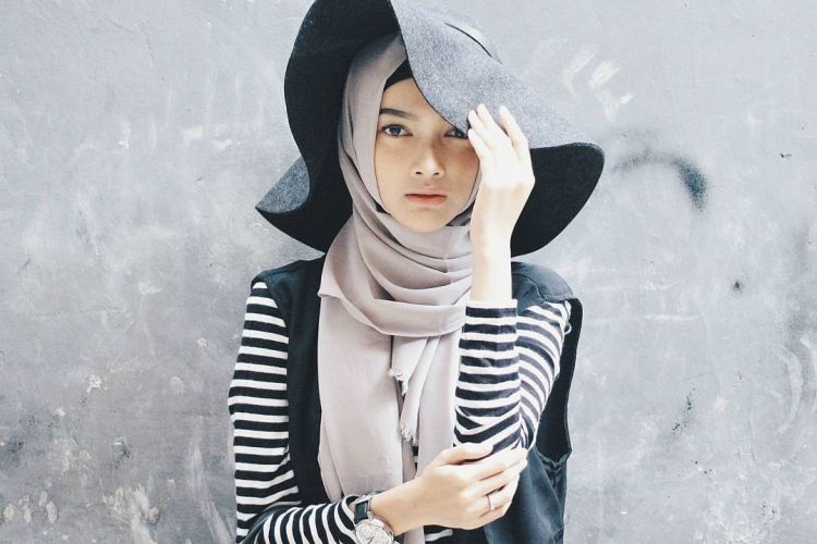 Gak Bakal Mati Gaya Dengan Padu Padan Kaos Stripe Untuk OOTD Hijabers