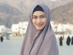 Cukup Balas Dengan Senyuman dan Tidak Perlu Benci Mereka yang Tidak Menyukaimu Dengan Hijabmu