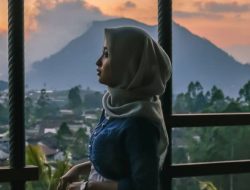 Wanita Setia Bisa Menebar Senyum Kepada Semua Orang, Tapi Cintanya Hanya Bisa Untuk Satu Pria Saja