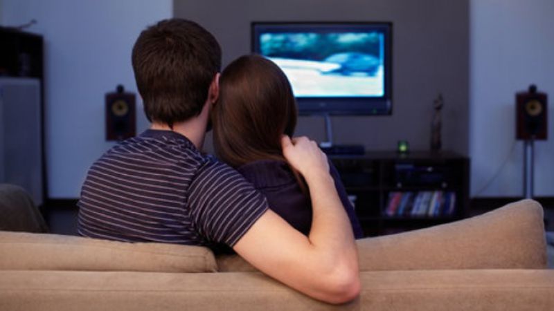 Penelitian: Suami-Istri yang Sering Nonton Film Seperti Ini Mudah Bercerai