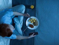 3 Tips Makan Tengah Malam Tapi Tidak Bikin Gemuk