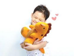 Penelitian: Anak yang Suka Main Boneka Punya Jiwa Sosial dan Empati Tinggi