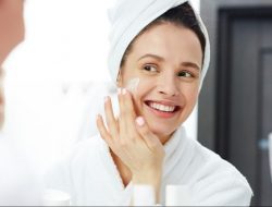 3 Hal yang Harus Dilakukan Sebelum Make Up Biar Wajah Tidak Berjerawat