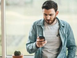 5 Kesalahan Cowok Saat Nembak Cewek Lewat Chat