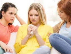 Punya Teman Mudah Tersinggung? Begini Cara Menasehati Tanpa Menghakimi
