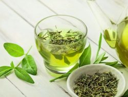 4 Masalah Jerawat Ini Bisa Diatasi Dengan Cuci Muka Pakai Air Teh Hijau