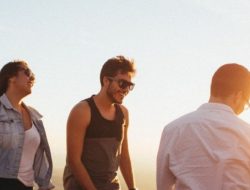 Biar Hubungan Tidak Rusak, Lakukan 5 Cara Ini Saat Teman Membenci Pasanganmu