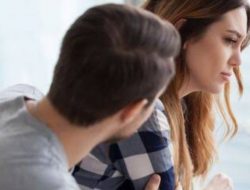 Ini 4 Hadiah yang Bisa Cepat Meluluh Hati Pacar Saat Sedang Ngambek