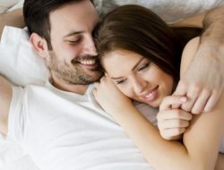 Agar Rumah Tangga Semakin Harmonis, Manjakan Istri Dengan 3 Hal Ini