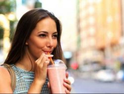 6 Hal Ini Bikin Cepat Tua dan Sering Kita Lakukan, Salah Satunya Minum Pakai Sedotan