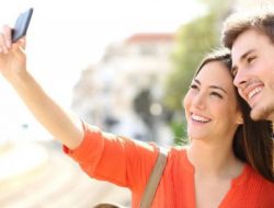 Pasangan yang Tidak Pamer di Sosmed Akan Mendapat 5 Keuntungan Ini