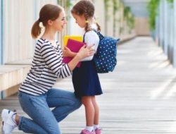 4 Hal yang Harus Ibu Ajarkan Kepada Anak Perempuannya Sejak Dini