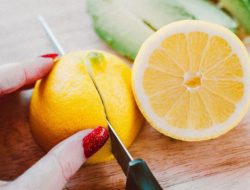 Kaya Akan Vitamin C, Ini 4 Manfaat Buah Lemon Untuk Kecantikan