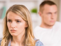 Bertahan Dengan Pasangan yang Selingkuh Hanya Akan Mendapat 5 Hal Negatif Ini