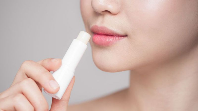 Lip Balm Alami, Ini 6 Manfaat Rutin Mengoleskan Madu ke Bibir