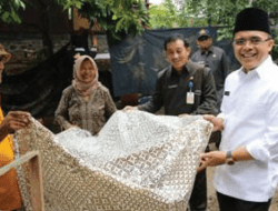 Perajin Batik Osing Banyuwangi