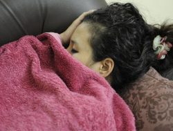Perempuan Butuh Tidur Lebih Banyak Dari Laki-laki, karena tenaga, pikiran dan emosinya terkuras siang malam urus anak dan suami