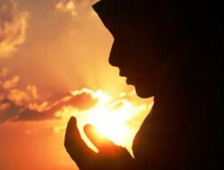 Jika Kita Berdoa Hanya Ketika Tertimpa Masalah, Maka Artinya Kita Orang yang Bermasalah