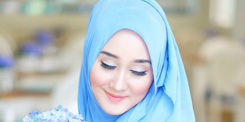 Wahai Muslimah, Jangan Engkau Gadaikan Tanggung Jawabmu Sebagai Wanita Hanya Untuk Mengais Rezeki