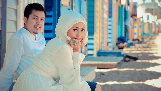 Wahai Muslimah, Pakailah Jubah Malumu Untuk Menjaga Kehormatan Suamimu